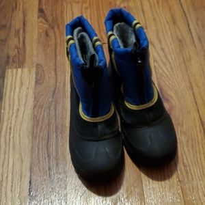 Snow boots